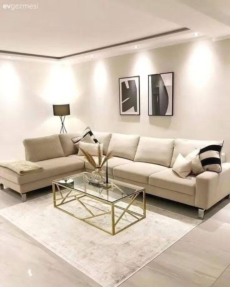 Salon d'angle beige & table dorée