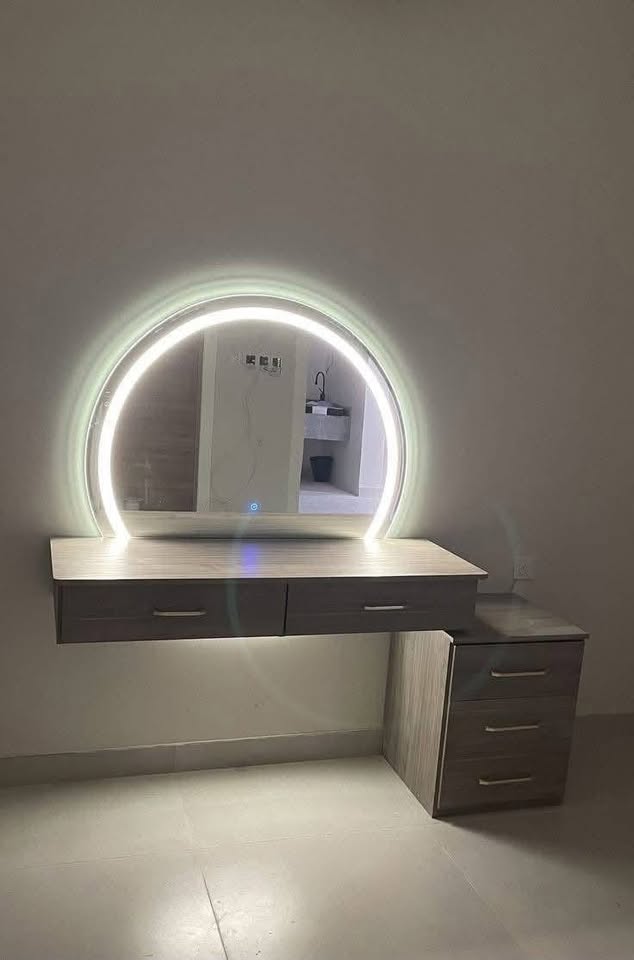 Coiffeuse miroir rond LED